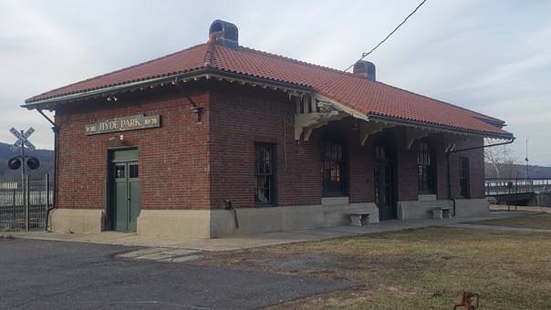 Hyde Park Train Station